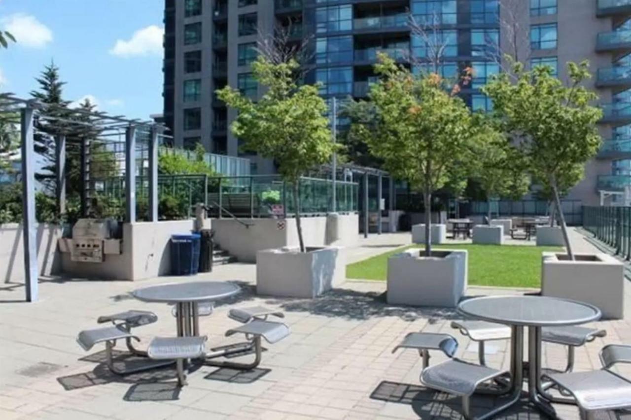 30 Off Lake View Property Heart Of Downtown Toronto Exterior foto