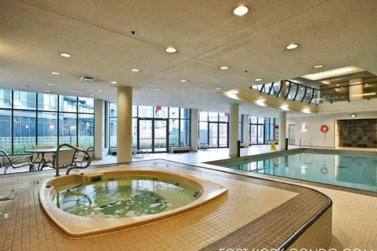 30 Off Lake View Property Heart Of Downtown Toronto Exterior foto