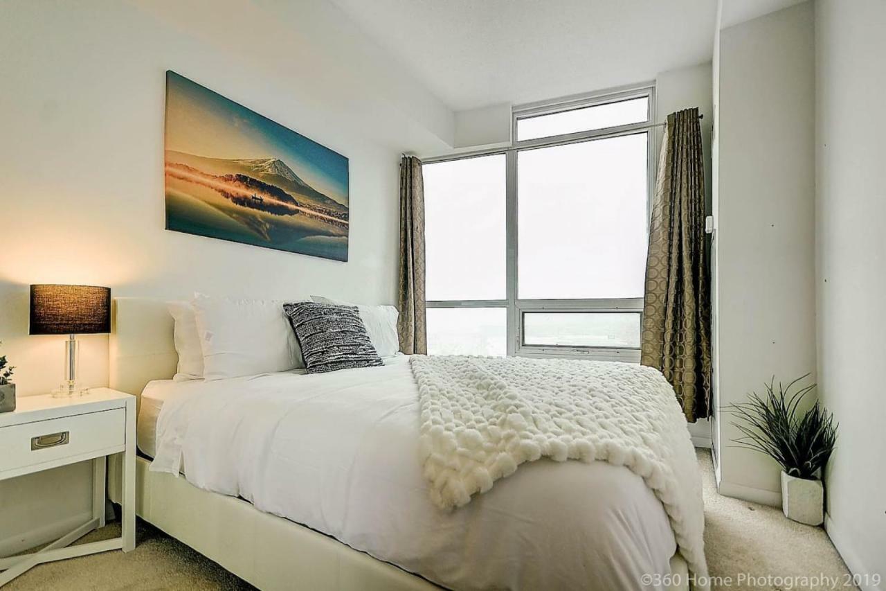 30 Off Lake View Property Heart Of Downtown Toronto Exterior foto