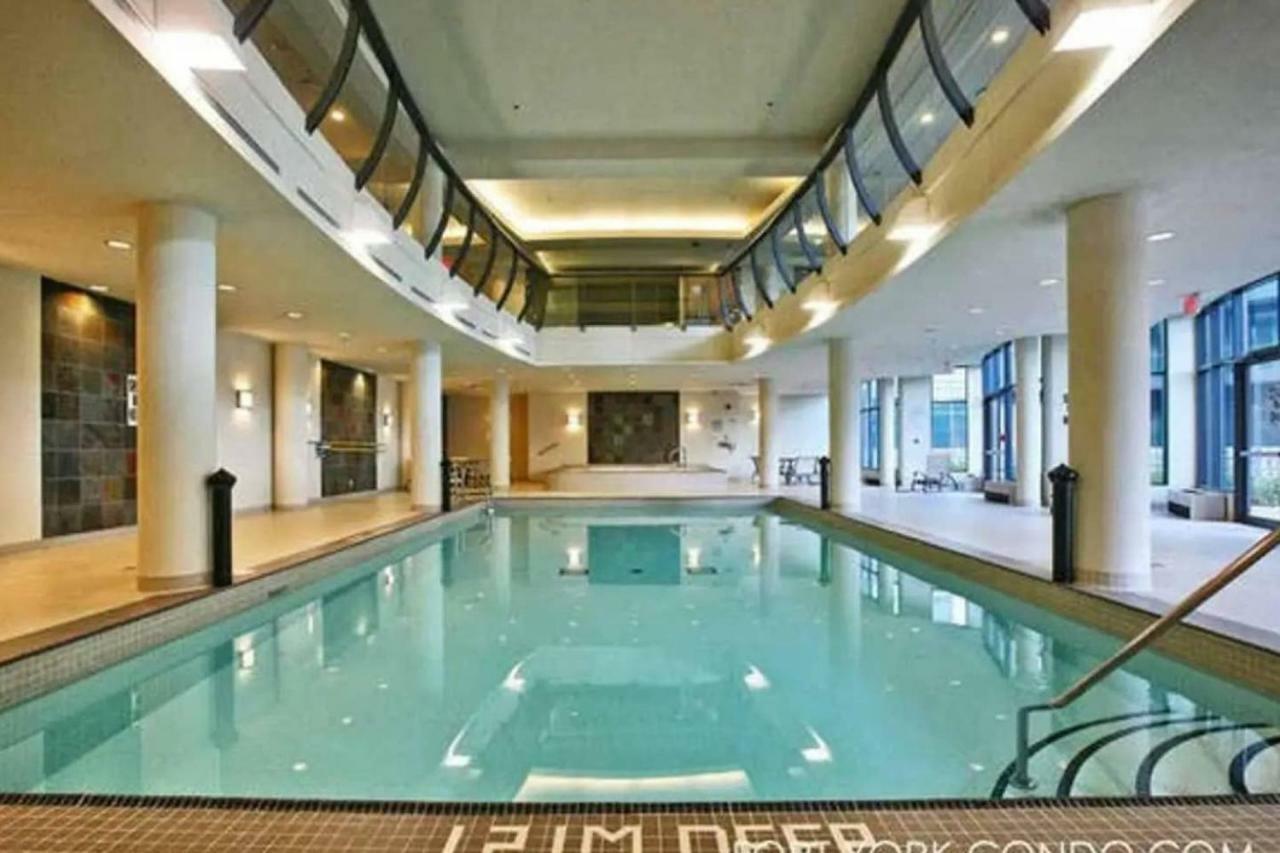 30 Off Lake View Property Heart Of Downtown Toronto Exterior foto