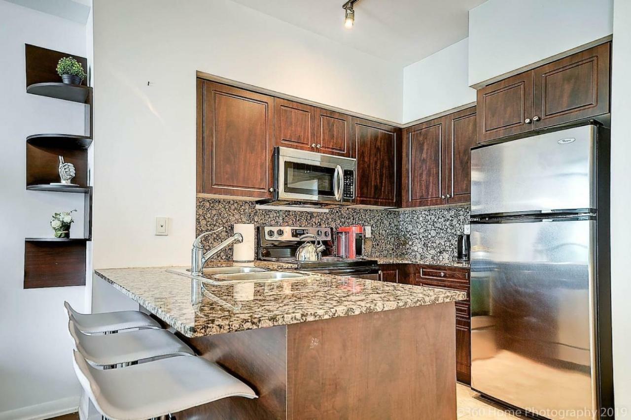 30 Off Lake View Property Heart Of Downtown Toronto Exterior foto